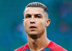 Ronaldo chỉ mất 40 giây để 'hóa giải' án phạt của Bồ Đào Nha
