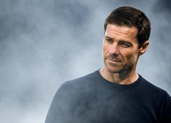 Chelsea thủng lưới 3 bàn, Xabi Alonso vẫn khen thủ môn Martinez
