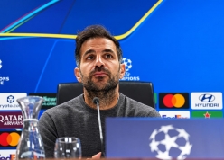 HLV Como Cesc Fabregas thừa nhận sai lầm sau trận thua Feyenoord