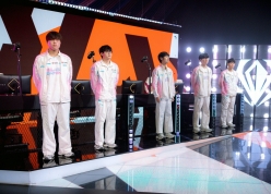 BLG hủy diệt JDG, gặp G2 tại chung kết