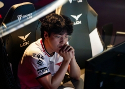 NÓNG: HLV kkOma lại rời T1