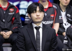 HLV Tom: 'Không phải lần đầu thay thế kkOma, nhưng tôi vẫn áp lực'