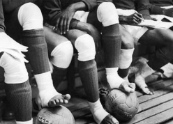 Hy hữu: Đội tuyển từng rút khỏi World Cup vì không được đá chân đất