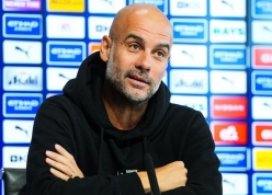Pep Guardiola đá xoáy đối thủ: 'Chi nhiều thì phải vô địch đi'