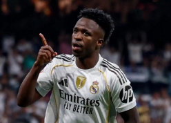 Vinicius bất ngờ gọi điện an ủi 1 ngôi sao Barca