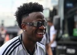 Khoảnh khắc 'gây bão' của Vinicius khi nghe tin Barca thảm bại 0-4