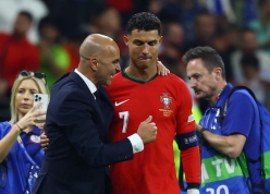 Ronaldo vắng mặt, HLV Bồ Đào Nha nói thẳng về cột mốc 1000 bàn