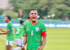 Đối thủ của ĐT Việt Nam từng bị bắn 4 phát đạn, 1 sượt qua tim