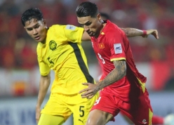 Hoàng Hên biến sao Malaysia thành 'gã học việc' giữa 3 vạn khán giả