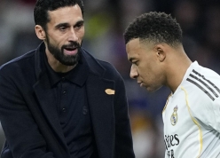 Real nổi giận, Arbeloa phản pháo cực gắt vụ đầu gối Mbappe