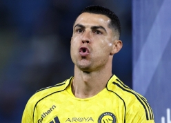 Ngỡ ngàng Ronaldo bị nôn mửa: Fan lo sốt vó, chuyện gì xảy ra?