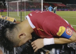 Bất ngờ một trung vệ Nam Định ghi bàn ngang với Tiến Linh