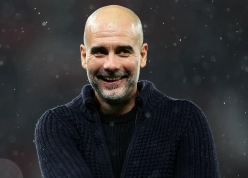 Pep Guardiola đáp trả cực gắt huyền thoại MU về màn ăn mừng của Man City
