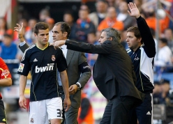 Một câu của huyền thoại Real Madrid khiến Mourinho gây bão
