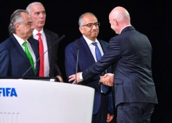 Biến cố chấn động FIFA, cánh tay phải của Infantino rời ghế