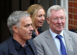 Sir Alex Ferguson: 'Mourinho đã khóc khi gọi cho tôi và nói...'