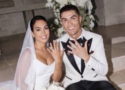 CHÍNH THỨC: Ronaldo kết hôn với Georgina sau 10 năm bên nhau