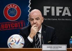 NÓNG: Vừa rời Việt Nam, Chủ tịch FIFA nhận tin chấn động từ UEFA