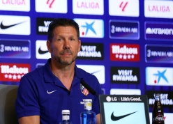 Vừa quật ngã Real Madrid, Simeone bất ngờ ngả mũ trước Barca