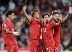 Ronaldo lỡ thời cơ vàng, Bồ Đào Nha vẫn khiến Xứ Wales nhận trái đắng