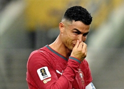 NÓNG: HLV Bồ Đào Nha bị tố lừa dối khiến Ronaldo nổi giận