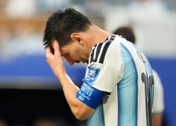 Vừa chia tay Argentina, Messi có hành động khiến CĐV nổi giận
