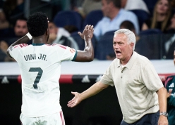 Vinicius mắc lỗi rồi nổi nóng, Mourinho lại nói câu khó tin