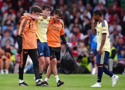 CĐV Arsenal đồng loạt nhắc đến “lời nguyền hậu vệ phải” sau cú sốc 9 phút,