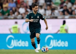 Tân binh Real Madrid vừa ra mắt đã bị Mourinho soi thẳng vấn đề