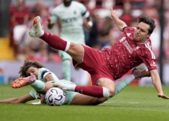 Wirtz và Isak cùng ghi bàn, HLV Iraola vẫn bực mình vì một vấn đề của Liverpool