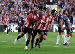 Tottenham thảm bại toàn tập trong ngày mở màn Premier League