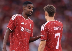 Huyền thoại MU 'sấy thẳng' cặp bom tấn 241 triệu bảng của Liverpool