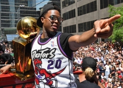 Toronto Raptors đưa Kyle Lowry vào lịch sử với đặc ân hiếm có