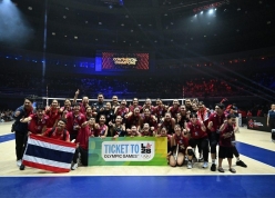 CĐV Thái Lan vỡ òa vì chức vô địch châu Á cùng tấm vé Olympic lịch sử của tuyển bóng chuyền nữ