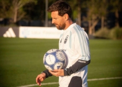 Messi gửi thông điệp đặc biệt trước lần cuối khoác áo tuyển Argentina