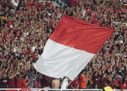 Thierry Henry ngỡ ngàng khi trải nghiệm sức nóng khán đài Indonesia