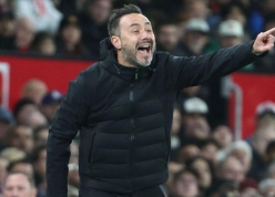 HLV Tottenham tuyên bố choáng sau trận hoà MU: 'Tôi đã hôn cậu ấy trong phòng thay đồ'