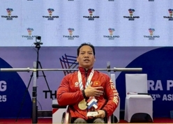 Lê Văn Công bảo vệ HCV thành công dù vẫn chấn thương