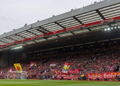 Điều gì tạo nên sức hấp dẫn của sân Anfield với người hâm mộ Liverpool?