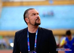 HLV Popov nhận thẻ đỏ, trợ lý lập tức lên tiếng bênh vực