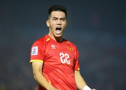 Tiến Linh sa sút khó tin, hiệu suất chỉ ngang trung vệ Nam Định