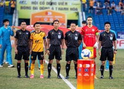 Trọng tài FIFA của Malaysia bắt chính 2 trận đấu khốc liệt nhất V-League