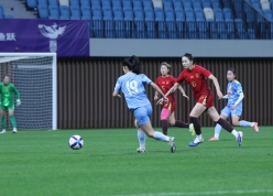 Hot girl ĐT nữ Việt Nam nói gì khi xé lưới Trung Quốc?