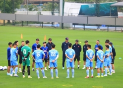 ĐT Việt Nam tập buổi đầu tiên chỉ có vỏn vẹn 10 cầu thủ