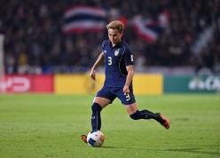 'Vua cùi chỏ' tiết lộ khả năng giã từ ĐT Thái Lan