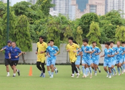 Tuyển Việt Nam vắng 17 cầu thủ trong buổi tập đầu tiên