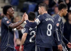 Real Madrid thắng dễ Espanyol, Barca chưa thể vô địch sớm