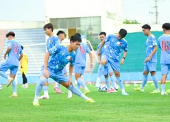 U20 Việt Nam cùng HLV Nhật Bản tập buổi đầu tiên ở SVĐ Việt Trì