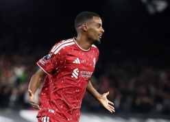 Isak lập cú đúp, Liverpool có chiến thắng đầu tiên tại Premier League