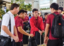 HLV Kim Sang Sik phải chia tay hơn nửa ĐT Việt Nam ngay tại sân bay